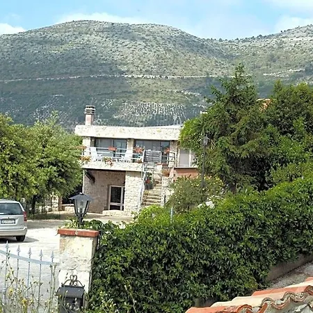 La Vecchia Scuola 4*
