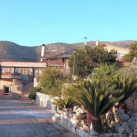 La Vecchia Scuola 4*