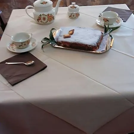 La Vecchia Scuola Frühstückspension Sonnino