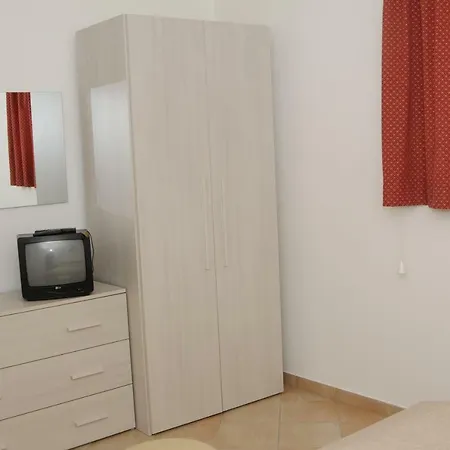 La Vecchia Scuola Oda ve Kahvaltı Sonnino