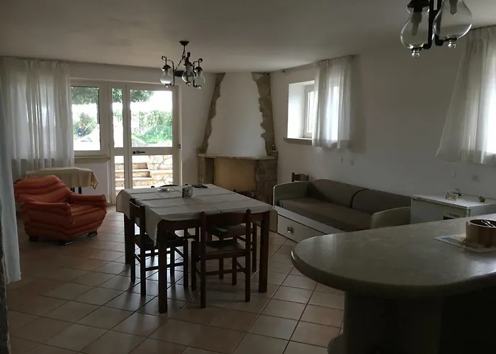 La Vecchia Scuola 4*